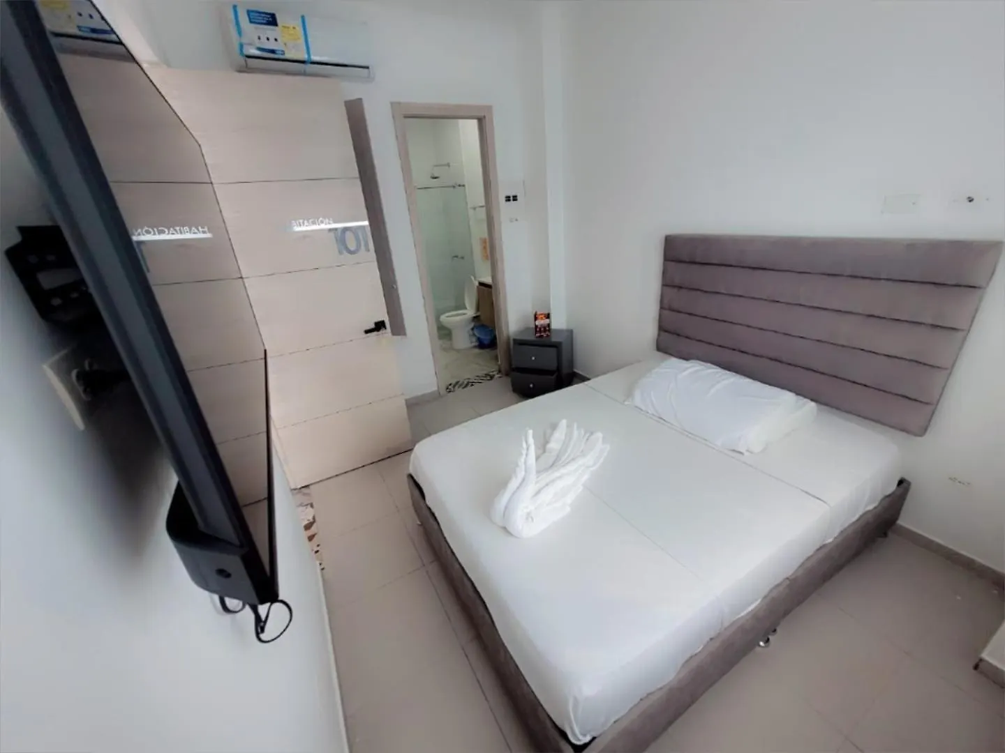 Aw Hotel Puerta De San Cayetano カリ