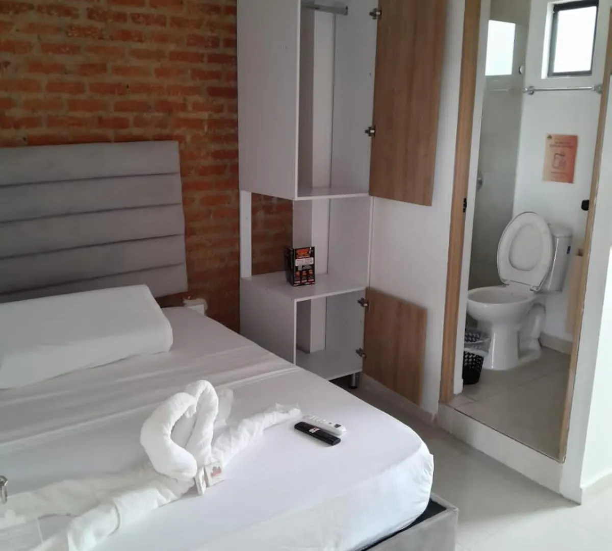 Aw Hotel Puerta De San Cayetano カリ