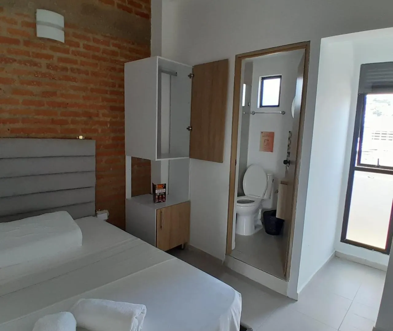 Aw Hotel Puerta De San Cayetano カリ 0*,